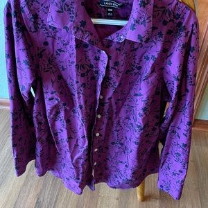 Women’s Land’s End Supima 18 W button down magenta w black flowers; irons well